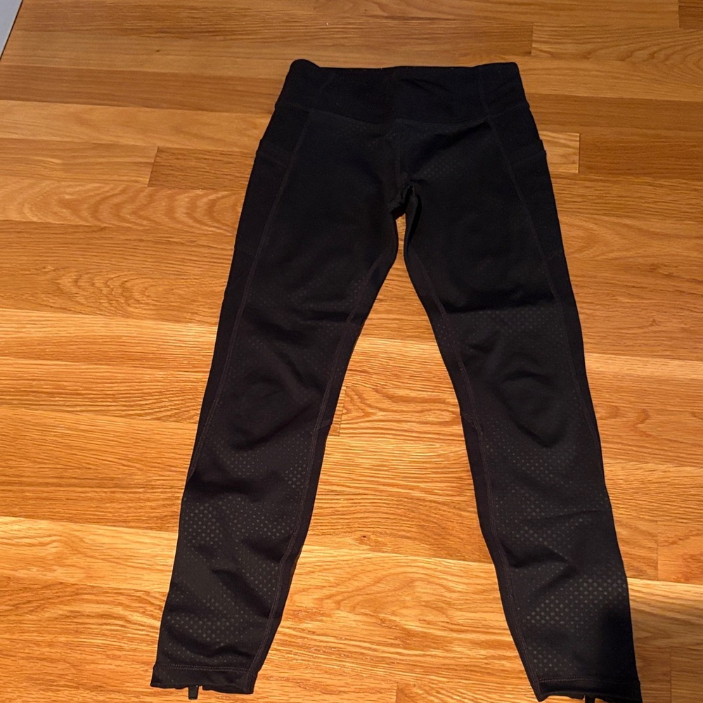 Athleta Salutation Stash high Rise 7/8 Black Leggings